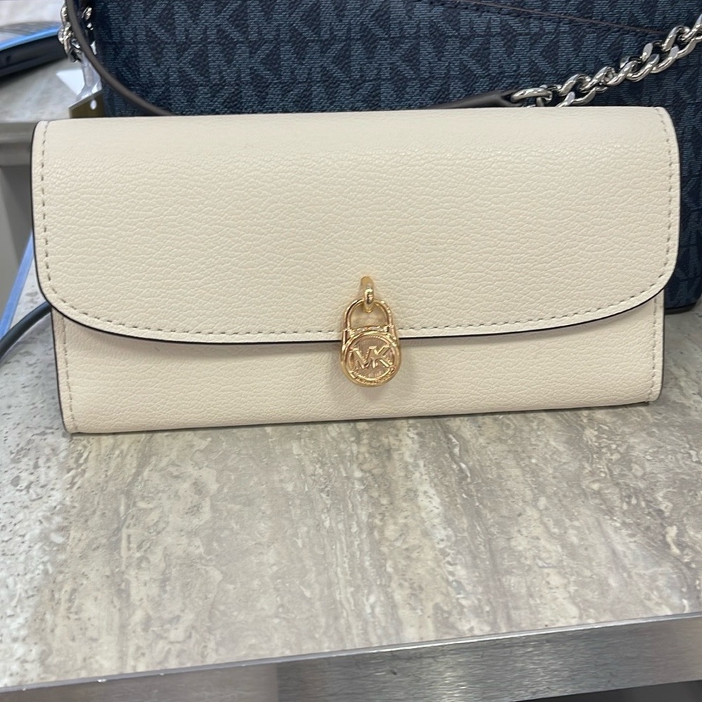 Michael Kors Hamilton Large Leather Continental Wallet
Light Cream 
NWT
L - Picture 3 of 16